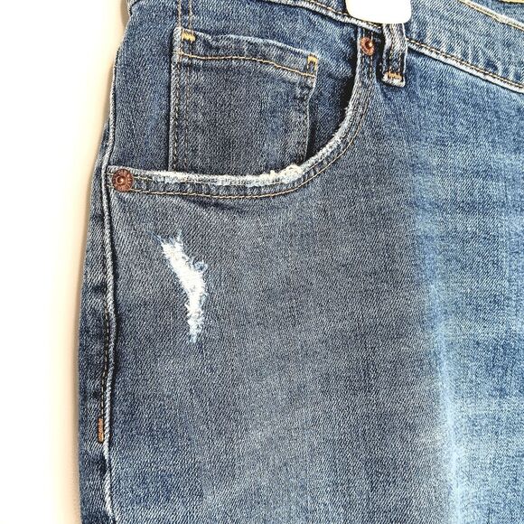 OLD NAVY Women’s Distressed Ripped Torn Midrise Boyfriend Jeans Blue Size 16 - Picture 3 of 9
